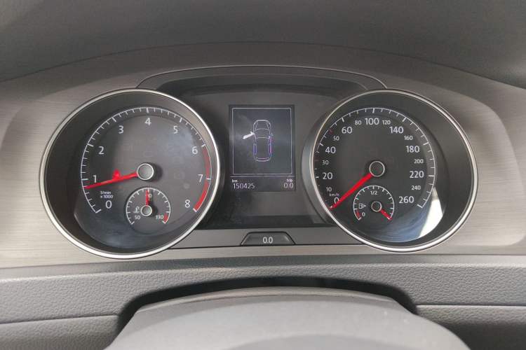 Used Volkswagen Golf 2016 1.6L Automatic Comfort Model Odometer Close Up