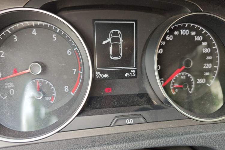 Used Volkswagen Golf 2016 230TSI Automatic Comfort Version Odometer Close Up