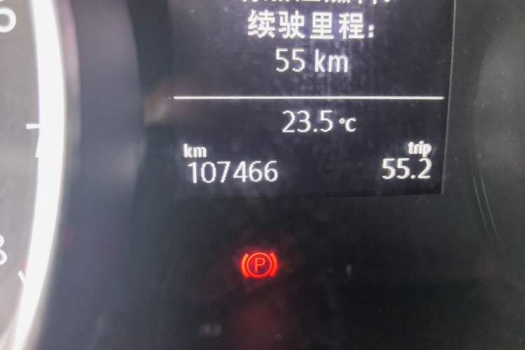 Used Volkswagen Golf 2016 1.6L Automatic Comfort Model Odometer Close Up