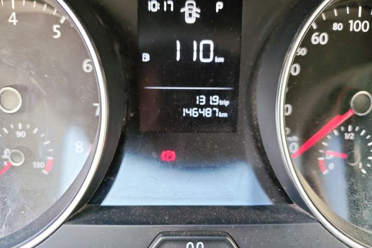 Used Volkswagen Golf 2016 1.6L Automatic Fashion Model Odometer Close Up