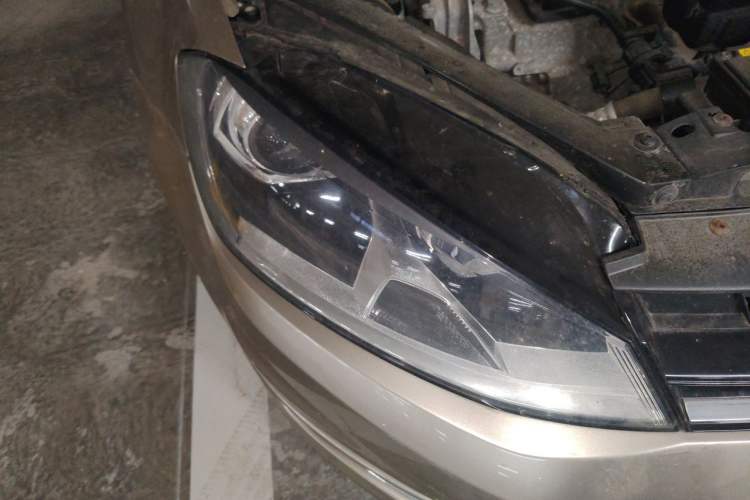 Used Volkswagen Golf 2016 1.6L Automatic Comfort Model Right Front Headlight