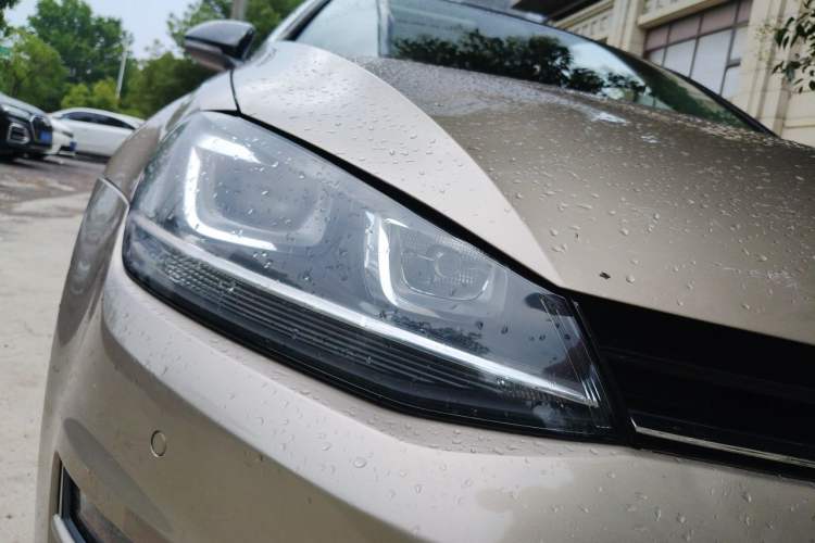 Used Volkswagen Golf 2016 230TSI Automatic Luxury Version Right Front Headlight