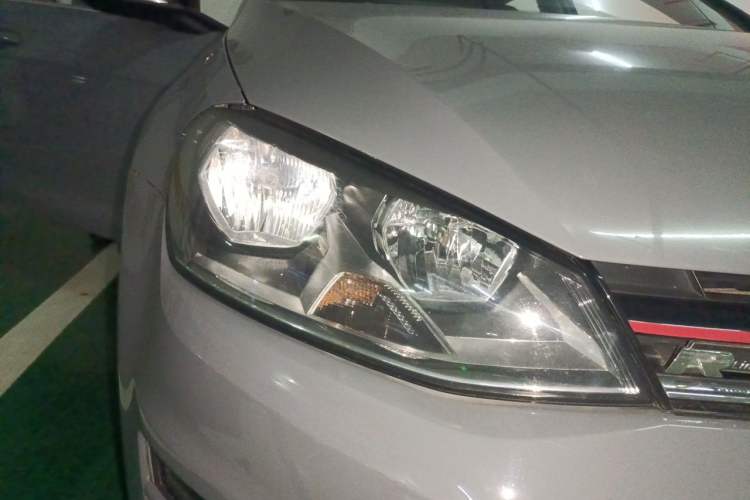 Used Volkswagen Golf 2016 230TSI Automatic Comfort Version Right Front Headlight