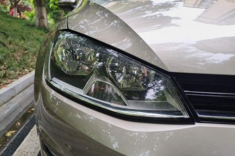 Used Volkswagen Golf 2016 230TSI Automatic Luxury Version Right Front Headlight
