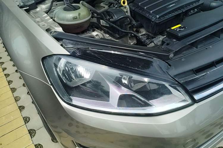 Used Volkswagen Golf 2016 1.6L Automatic Fashion Model Right Front Headlight