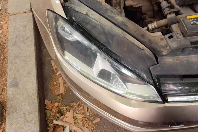 Used Volkswagen Golf 2016 1.6L Automatic Fashion Model Right Front Headlight