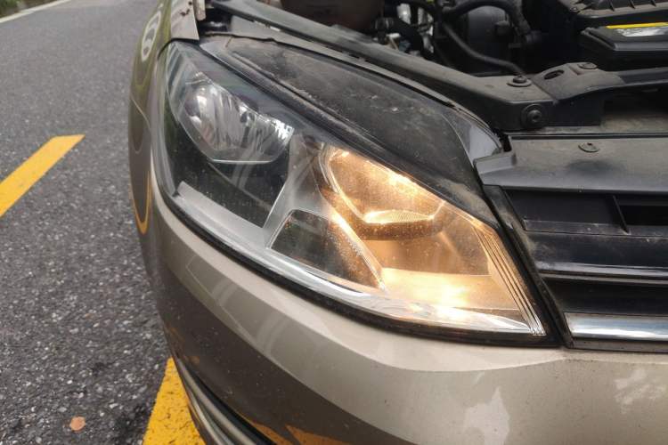 Used Volkswagen Golf 2016 1.6L Automatic Fashion Model Right Front Headlight
