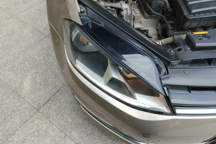 Used Volkswagen Golf 2016 1.6L Automatic Comfort Model Right Front Headlight