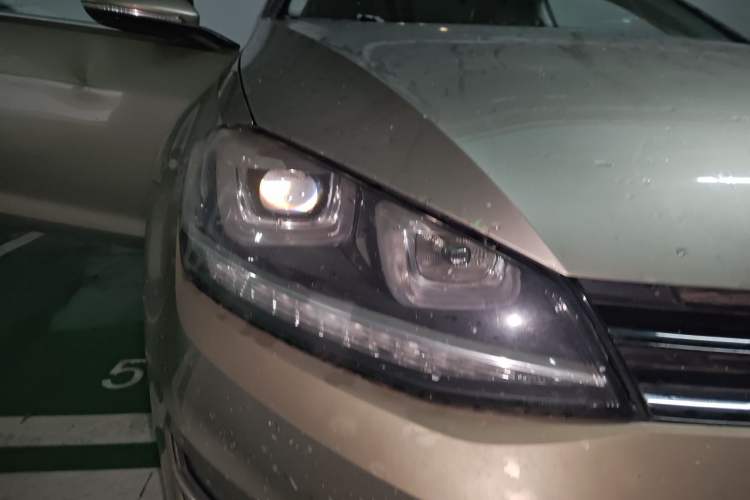 Used Volkswagen Golf 2016 230TSI Automatic Luxury Version Right Front Headlight
