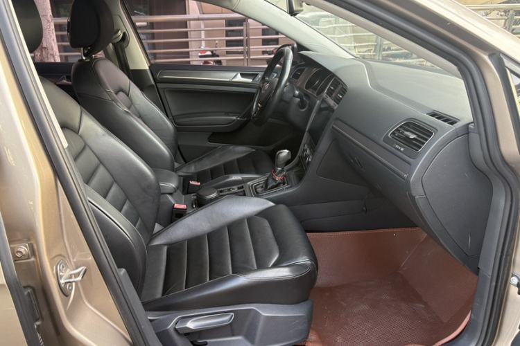 Used Volkswagen Golf 2016 230TSI Automatic Luxury Version Right Front Seat