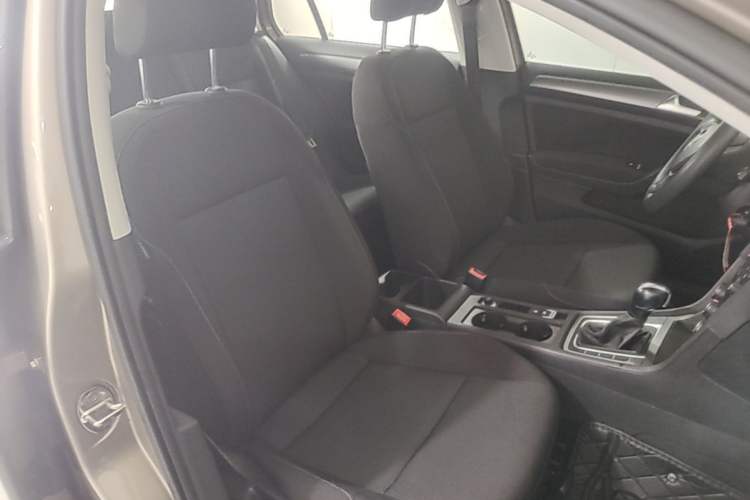 Used Volkswagen Golf 2016 1.6L Automatic Fashion Model Right Front Seat