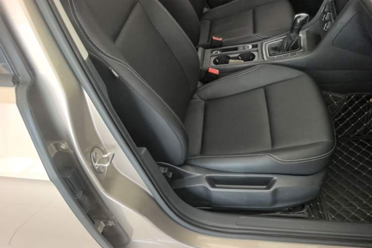 Used Volkswagen Golf 2016 1.6L Automatic Fashion Model Right Front Seat