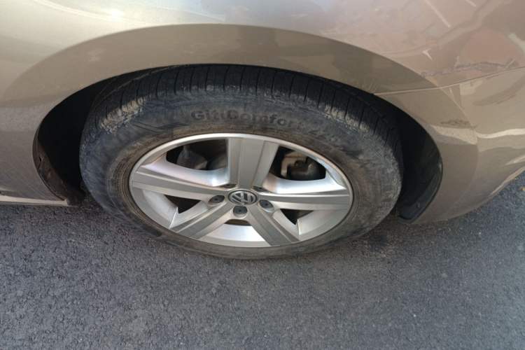 Used Volkswagen Golf 2016 1.6L Automatic Comfort Model Right Front Wheel Hub