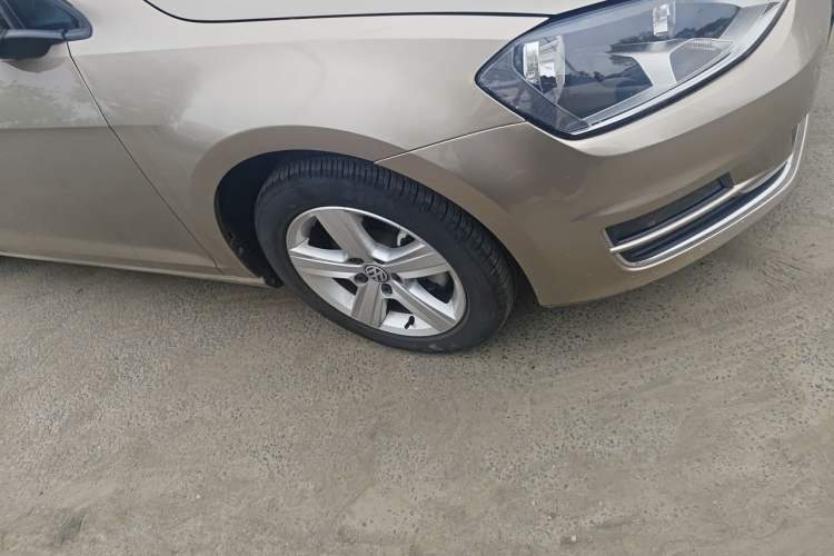 Used Volkswagen Golf 2016 1.6L Automatic Comfort Model Right Front Wheel Hub