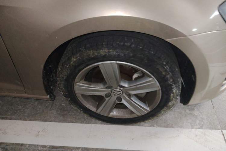 Used Volkswagen Golf 2016 1.6L Automatic Comfort Model Right Front Wheel Hub