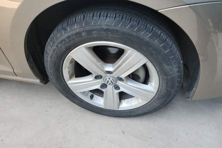 Used Volkswagen Golf 2016 1.6L Automatic Comfort Model Right Front Wheel Hub
