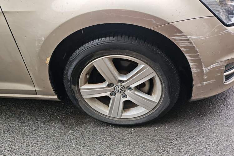 Used Volkswagen Golf 2016 1.6L Automatic Comfort Model Right Front Wheel Hub