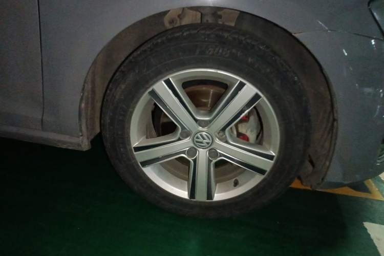 Used Volkswagen Golf 2016 230TSI Automatic Comfort Version Right Front Wheel Hub