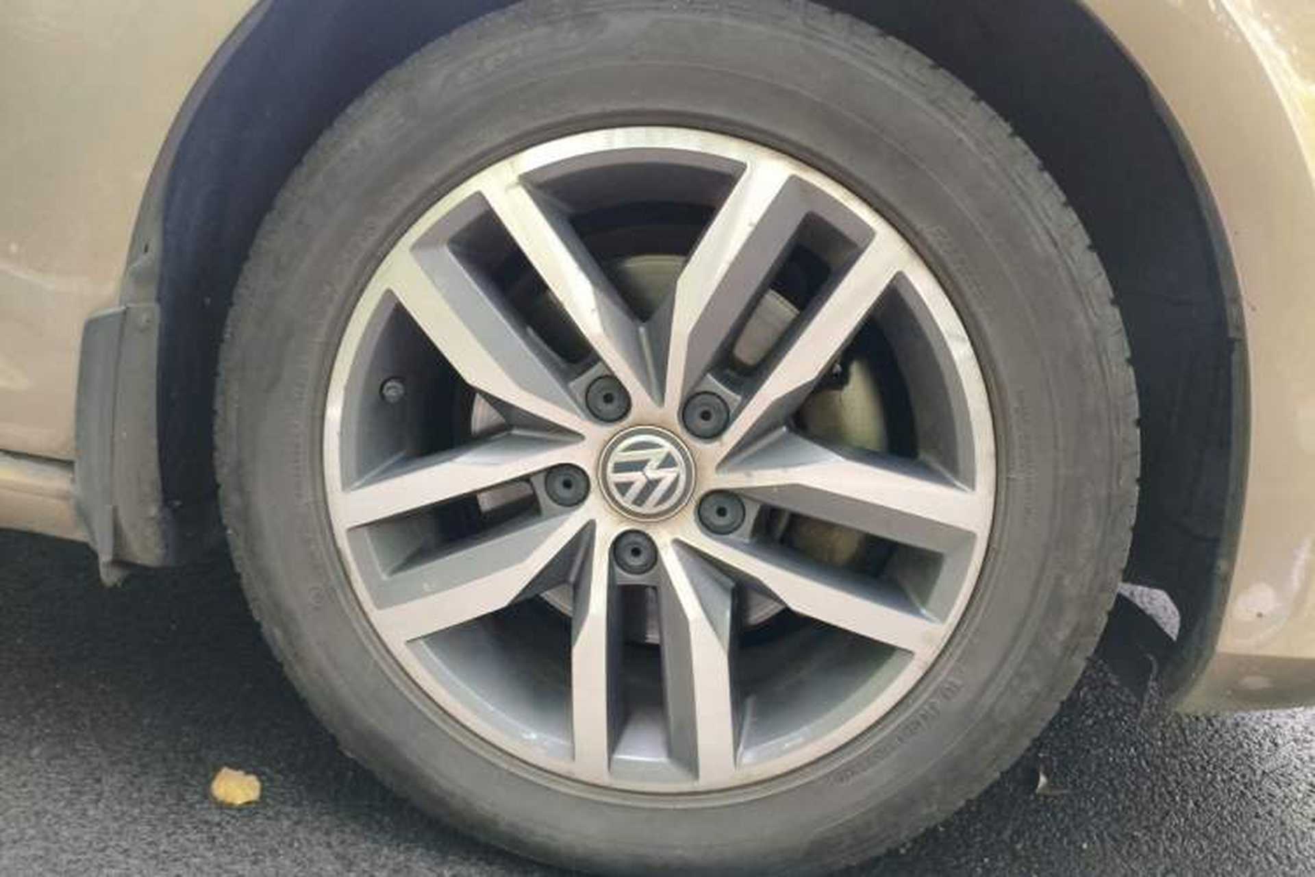 Used Volkswagen Golf 2016 230TSI Automatic Luxury Version Right Front Wheel Hub