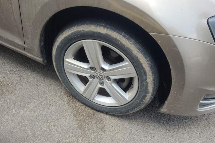 Used Volkswagen Golf 2016 1.6L Automatic Comfort Model Right Front Wheel Hub