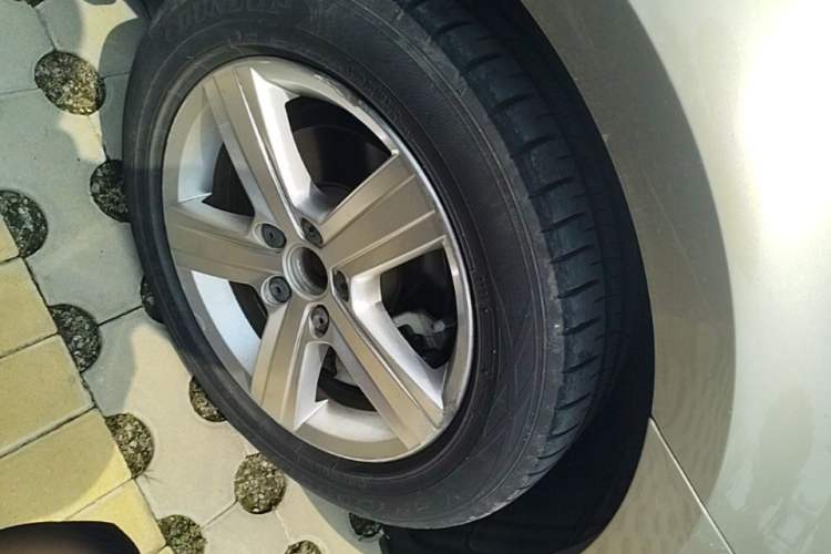 Used Volkswagen Golf 2016 1.6L Automatic Fashion Model Right Front Wheel Hub
