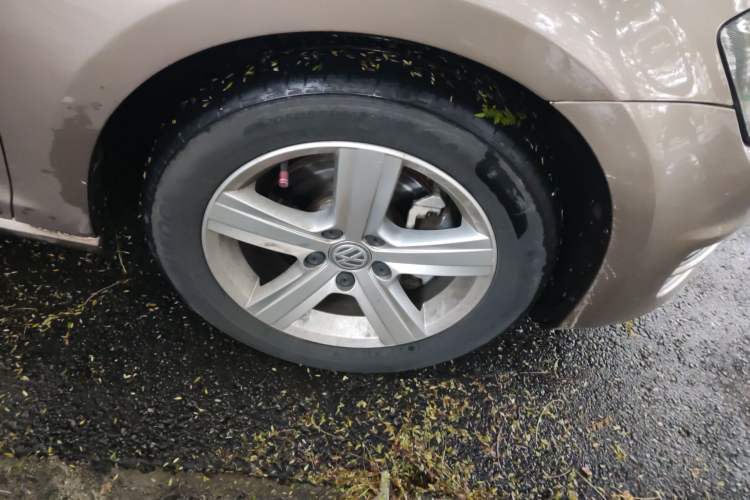 Used Volkswagen Golf 2016 230TSI Automatic Comfort Version Right Front Wheel Hub