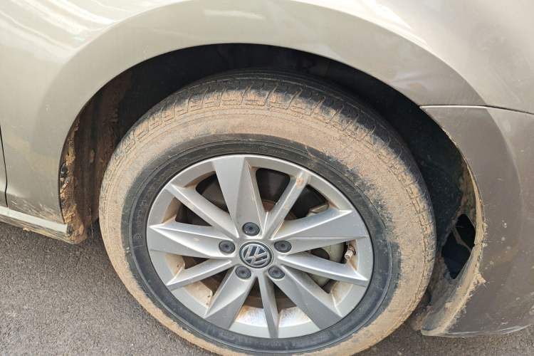 Used Volkswagen Golf 2016 1.6L Automatic Fashion Model Right Front Wheel Hub
