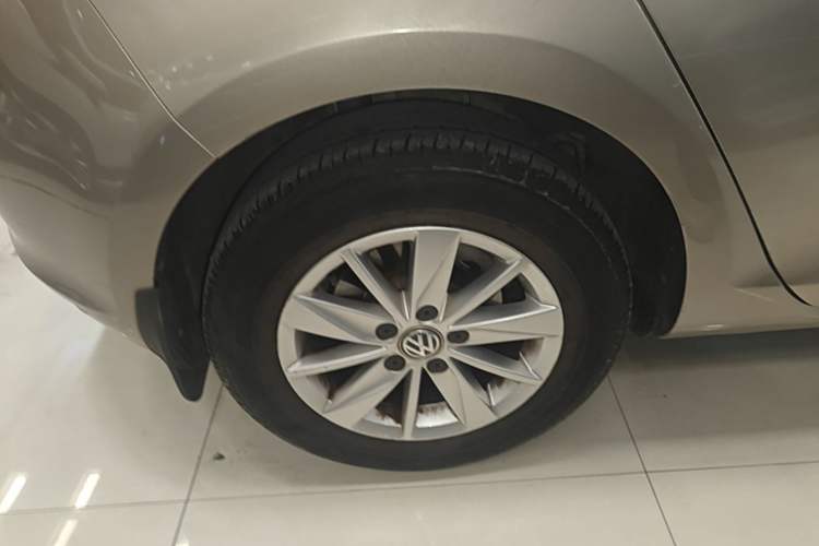 Used Volkswagen Golf 2016 1.6L Automatic Fashion Model Right Rear Wheel Hub