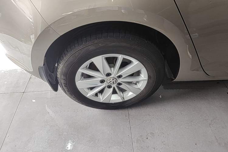 Used Volkswagen Golf 2016 1.6L Automatic Fashion Model Right Rear Wheel Hub