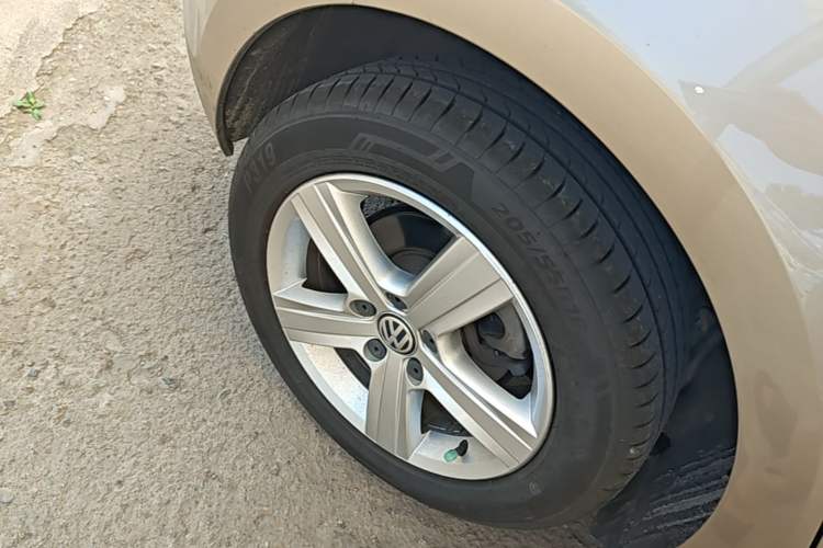 Used Volkswagen Golf 2016 230TSI Automatic Comfort Version Right Rear Wheel Hub