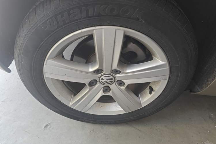 Used Volkswagen Golf 2016 1.6L Automatic Comfort Model Right Rear Wheel Hub