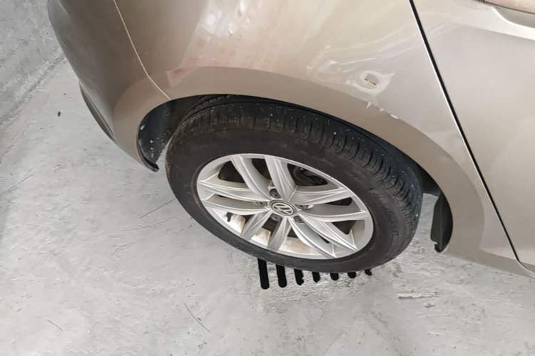 Used Volkswagen Golf 2016 1.6L Automatic Fashion Model Right Rear Wheel Hub