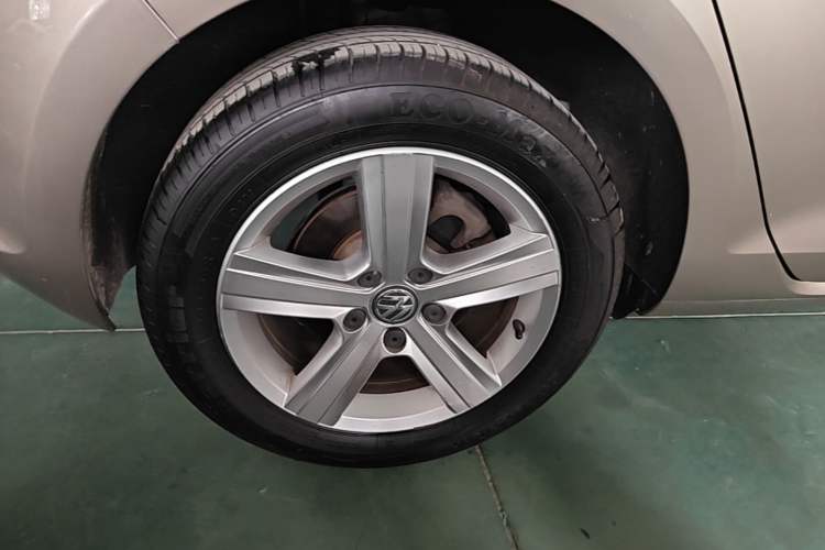Used Volkswagen Golf 2016 230TSI Automatic Comfort Version Right Rear Wheel Hub