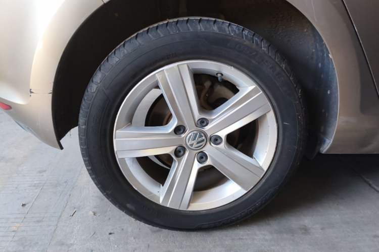 Used Volkswagen Golf 2016 230TSI Automatic Comfort Version Right Rear Wheel Hub