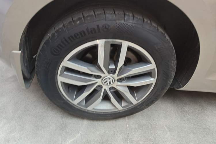 Used Volkswagen Golf 2016 230TSI Automatic Luxury Version Right Rear Wheel Hub