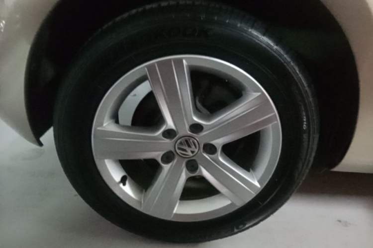 Used Volkswagen Golf 2016 230TSI Automatic Comfort Version Right Rear Wheel Hub