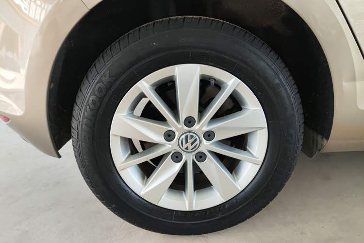 Used Volkswagen Golf 2016 1.6L Automatic Fashion Model Right Rear Wheel Hub