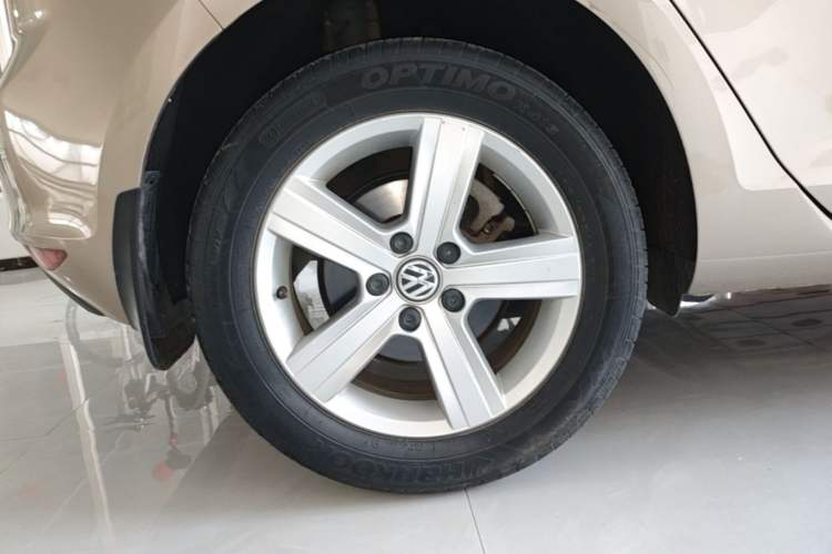 Used Volkswagen Golf 2016 230TSI Automatic Comfort Version Right Rear Wheel Hub