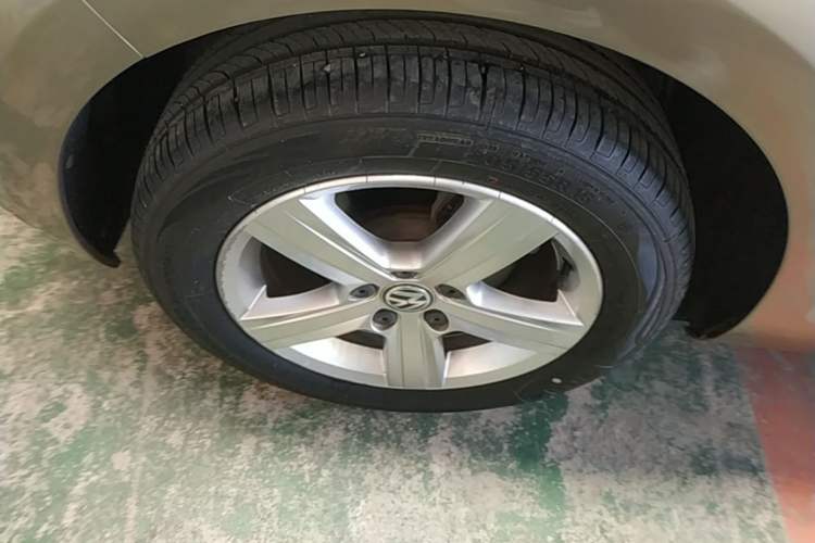 Used Volkswagen Golf 2016 230TSI Automatic Comfort Version Right Rear Wheel Hub