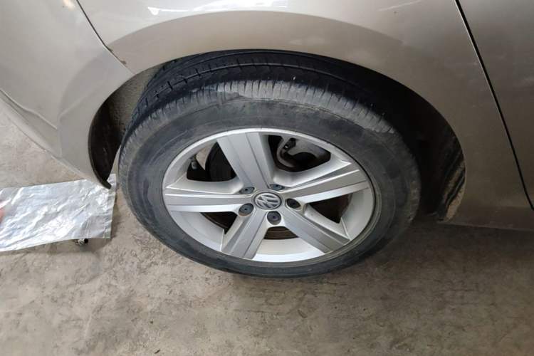 Used Volkswagen Golf 2016 230TSI Automatic Comfort Version Right Rear Wheel Hub