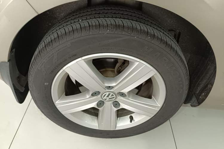 Used Volkswagen Golf 2016 1.6L Automatic Comfort Model Right Rear Wheel Hub