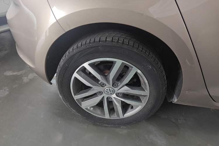 Used Volkswagen Golf 2016 230TSI Automatic Luxury Version Right Rear Wheel Hub