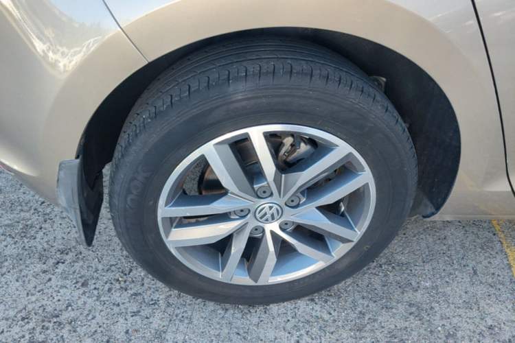 Used Volkswagen Golf 2016 230TSI Automatic Luxury Version Right Rear Wheel Hub