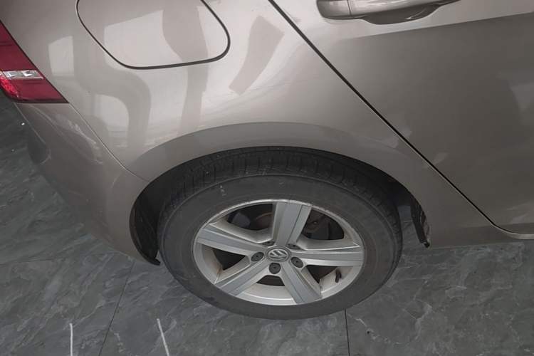 Used Volkswagen Golf 2016 1.6L Automatic Comfort Model Right Rear Wheel Hub