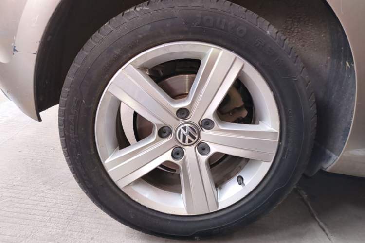Used Volkswagen Golf 2016 230TSI Automatic Comfort Version Right Rear Wheel Hub