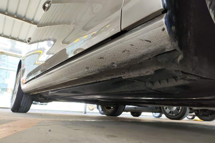 Used Volkswagen Golf 2016 1.6L Automatic Fashion Model Right Side Sill