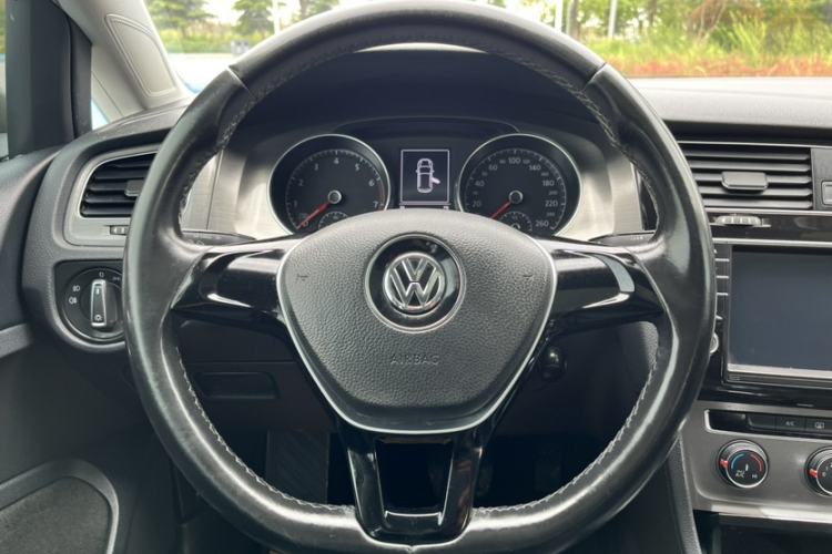 Used Volkswagen Golf 2016 230TSI Automatic Comfort Version Steering Wheel