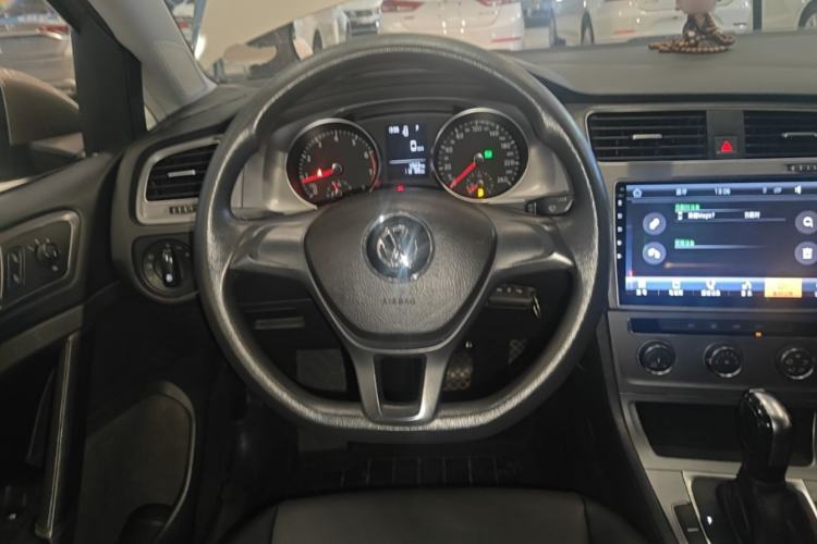 Used Volkswagen Golf 2016 1.6L Automatic Fashion Model Steering Wheel