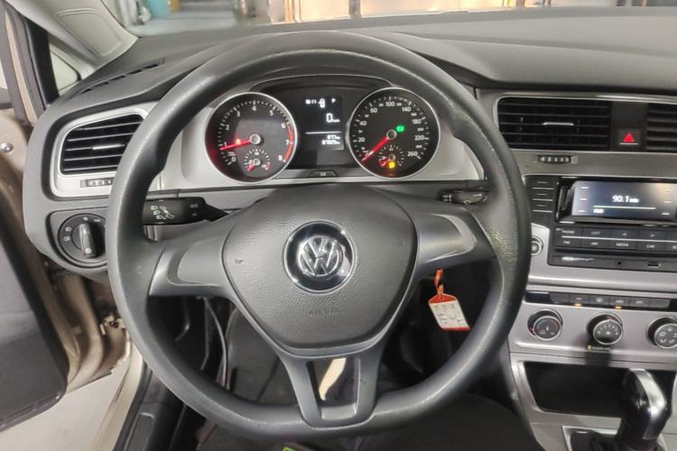 Used Volkswagen Golf 2016 1.6L Automatic Fashion Model Steering Wheel