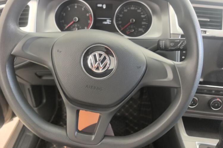 Used Volkswagen Golf 2016 1.6L Automatic Fashion Model Steering Wheel